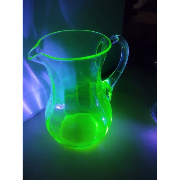 Large Antique vaseline uranium glass art deco water pitcher 9", ca 1930 - Picture 9 of 10